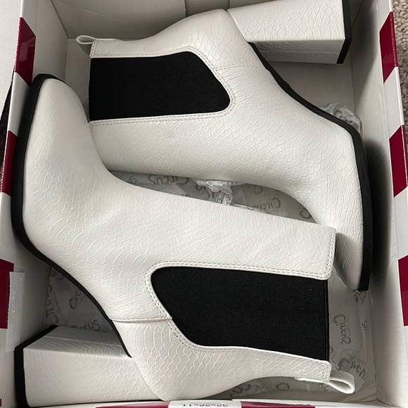 Brand new Sam Edelman booties - Picture 3 of 4